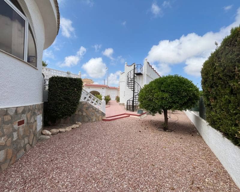 4 bedroom Villa for sale in Ciudad Quesada with pool garage - € 625,000 (Ref: 9958472)