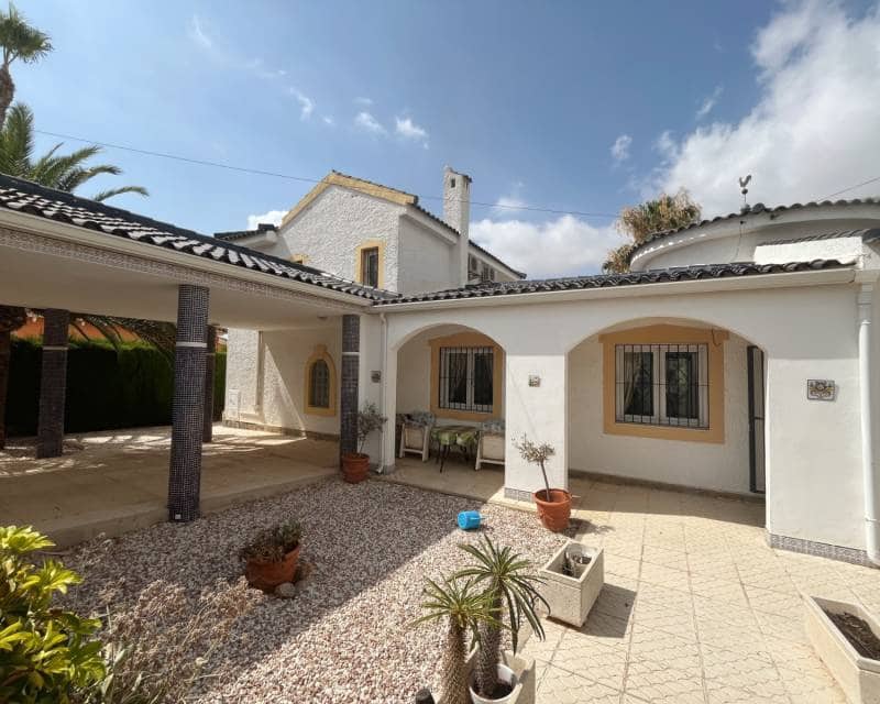 4 Zimmer Villa zu verkaufen in Ciudad Quesada mit Pool Garage - 585.000 € (Ref: 9960203)