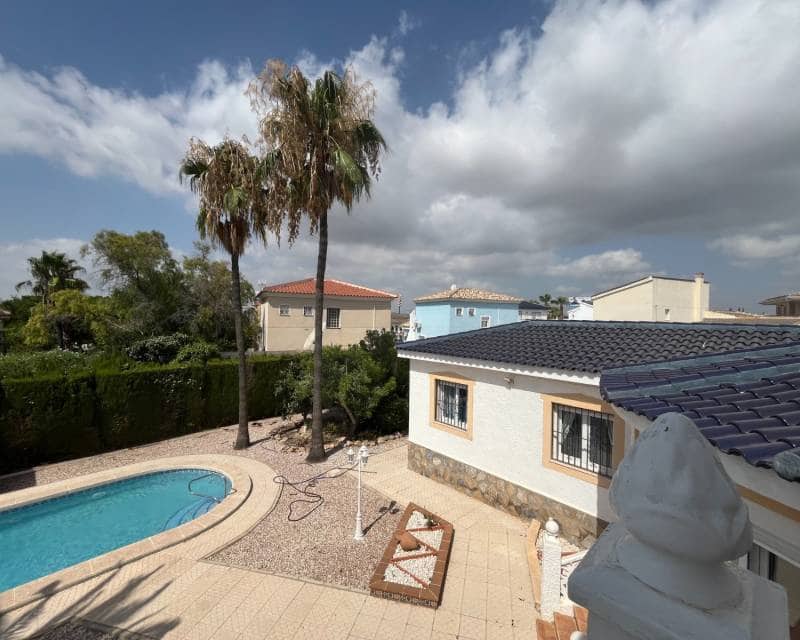 4 Zimmer Villa zu verkaufen in Ciudad Quesada mit Pool Garage - 585.000 € (Ref: 9960203)