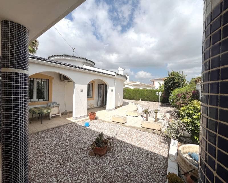 4 Zimmer Villa zu verkaufen in Ciudad Quesada mit Pool Garage - 585.000 € (Ref: 9960203)