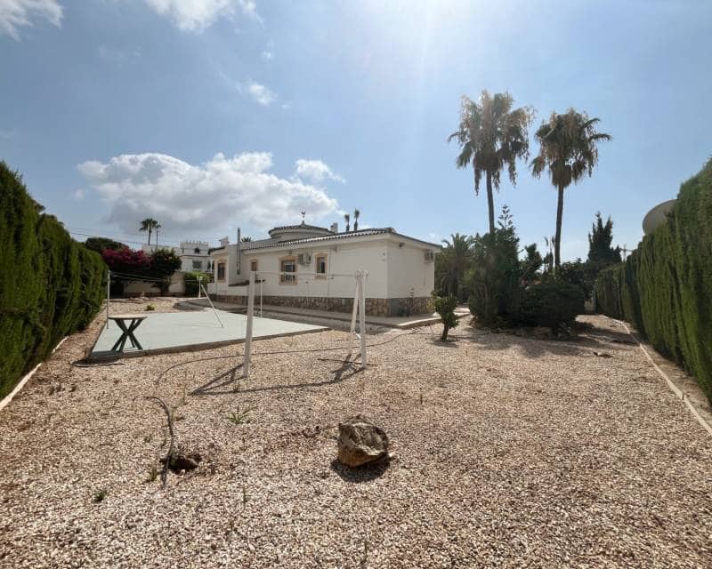 4 Zimmer Villa zu verkaufen in Ciudad Quesada mit Pool Garage - 585.000 € (Ref: 9960203)