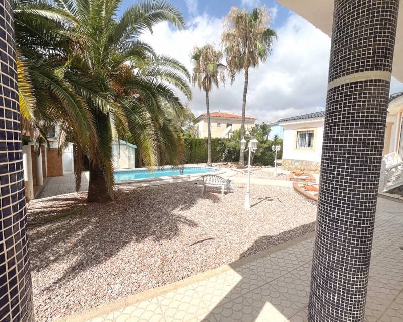 4 Zimmer Villa zu verkaufen in Ciudad Quesada mit Pool Garage - 585.000 € (Ref: 9960203)