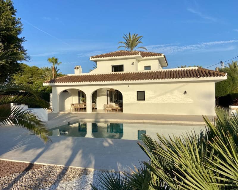 4 bedroom Villa for sale in Cabo Roig with pool garage - € 1,700,000 (Ref: 9961033)