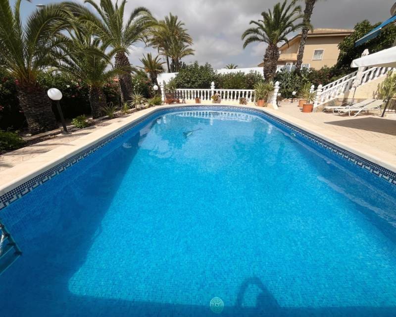 Chalet de 6 habitaciones en Ciudad Quesada en venta con piscina garaje - 685.000 € (Ref: 9961247)
