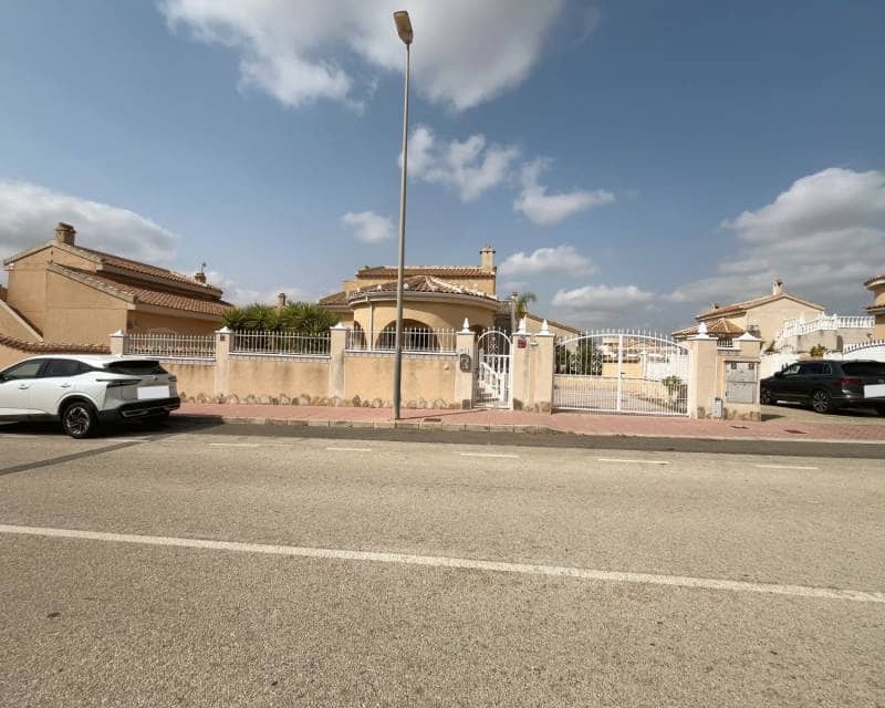 2 chambre Villa/Maison à vendre à Ciudad Quesada avec piscine garage - 249 000 € (Ref: 9983961)