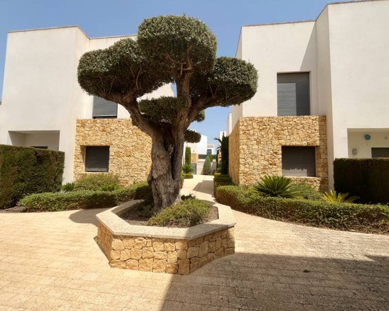 Chalet de 2 habitaciones en Pueblo Bravo en venta con piscina garaje - 335.000 € (Ref: 9985247)