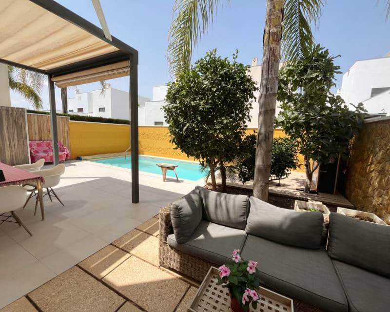 Chalet de 2 habitaciones en Pueblo Bravo en venta con piscina garaje - 335.000 € (Ref: 9985247)