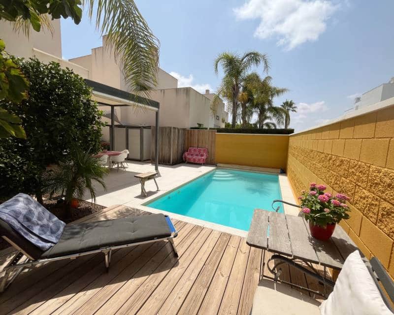 Chalet de 2 habitaciones en Pueblo Bravo en venta con piscina garaje - 335.000 € (Ref: 9985247)