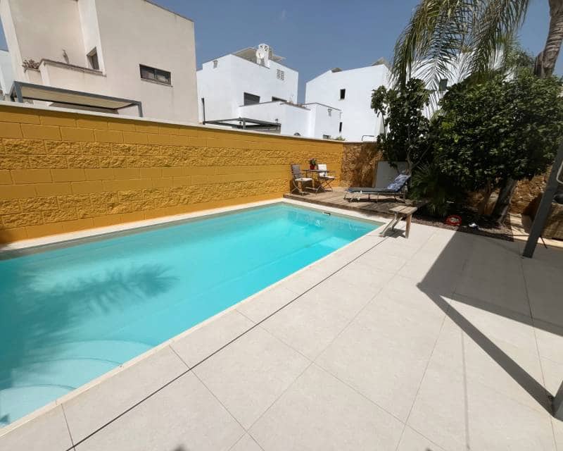Chalet de 2 habitaciones en Pueblo Bravo en venta con piscina garaje - 335.000 € (Ref: 9985247)