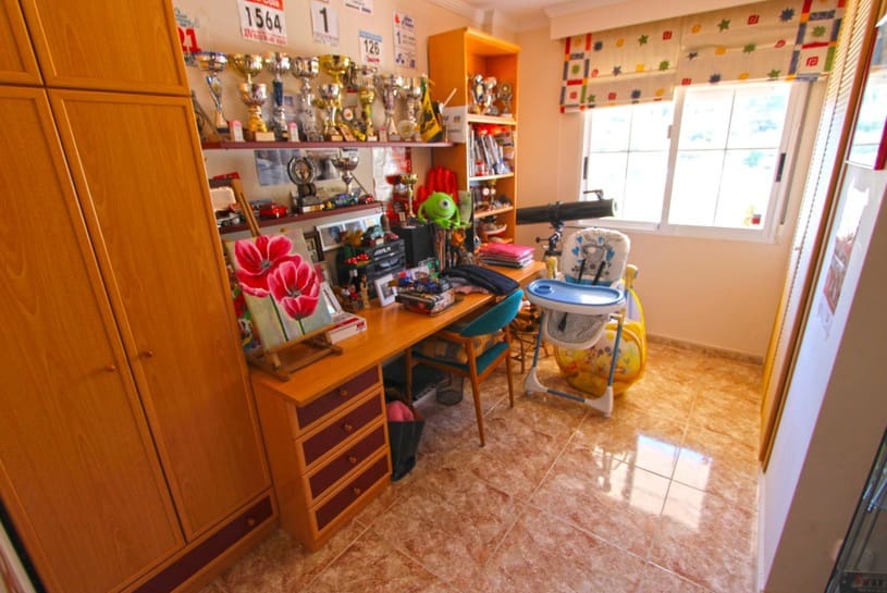5 soveværelse Villa til salg i Orba med swimmingpool garage - € 450.000 (Ref: 10071797)