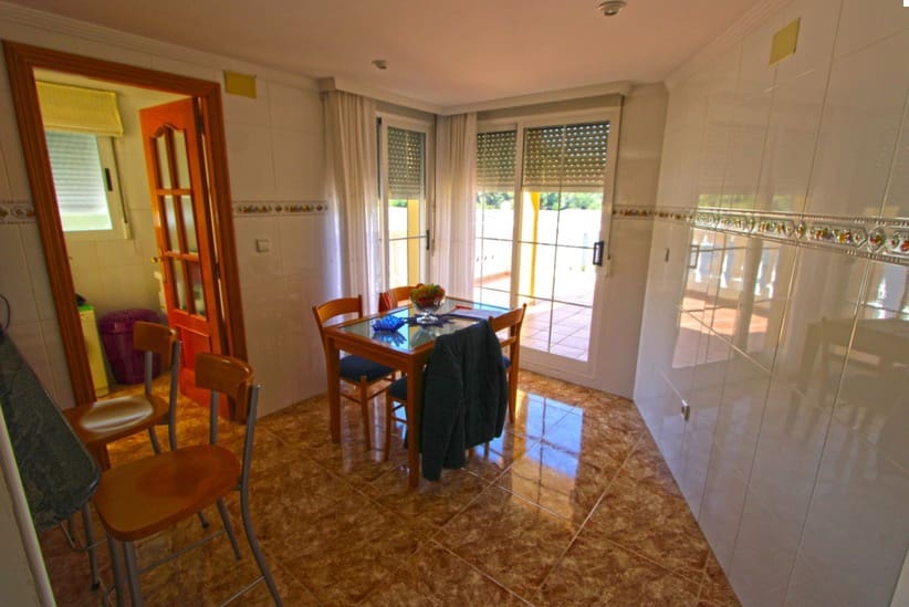 5 soveværelse Villa til salg i Orba med swimmingpool garage - € 450.000 (Ref: 10071797)