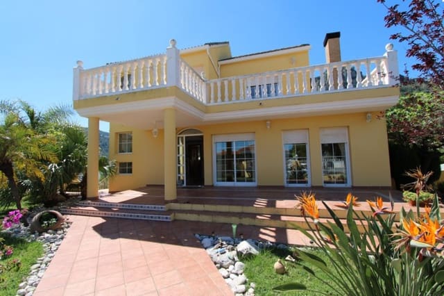 5 soveværelse Villa til salg i Orba med swimmingpool garage - € 450.000 (Ref: 10071797)
