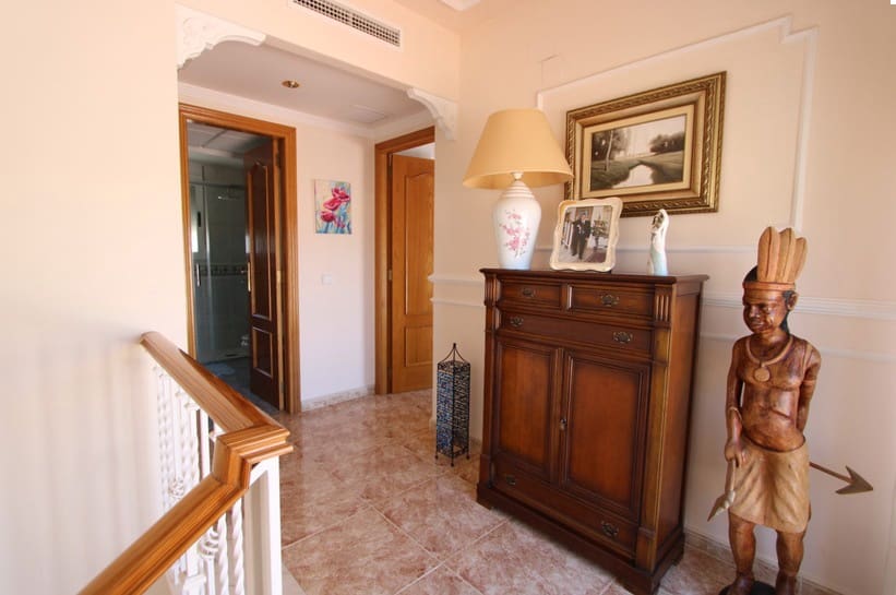 5 soveværelse Villa til salg i Orba med swimmingpool garage - € 450.000 (Ref: 10071797)