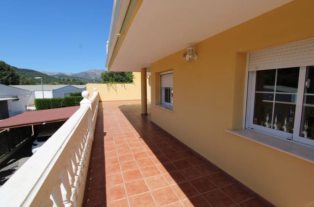 5 soveværelse Villa til salg i Orba med swimmingpool garage - € 450.000 (Ref: 10071797)