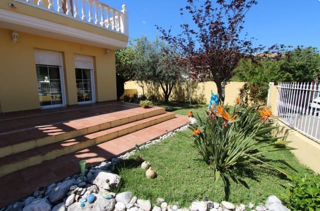 5 soveværelse Villa til salg i Orba med swimmingpool garage - € 450.000 (Ref: 10071797)