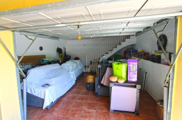 5 soveværelse Villa til salg i Orba med swimmingpool garage - € 450.000 (Ref: 10071797)