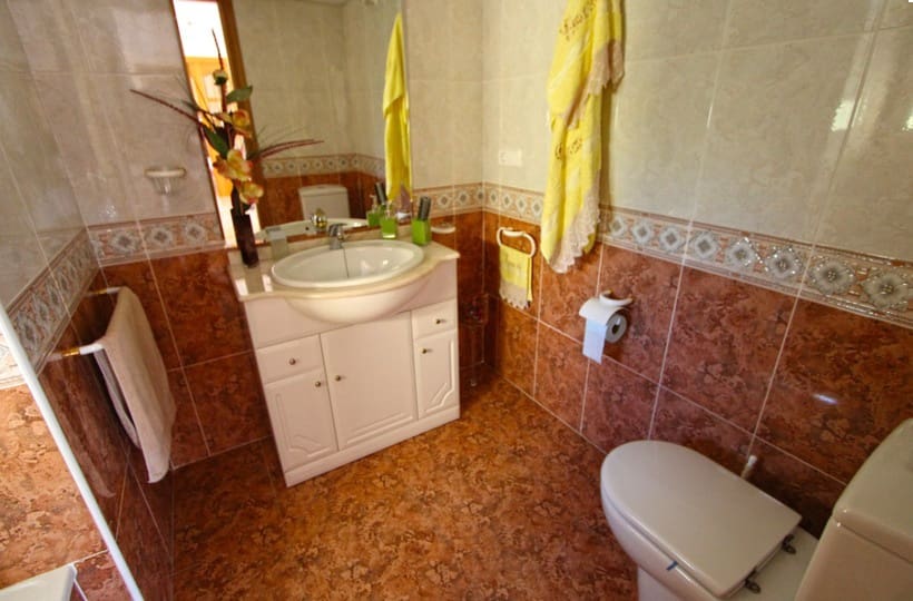 5 soveværelse Villa til salg i Orba med swimmingpool garage - € 450.000 (Ref: 10071797)