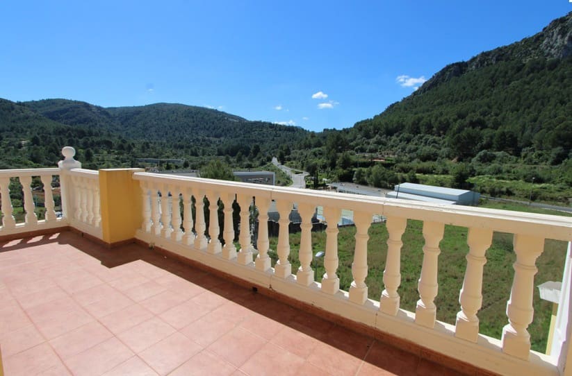 5 soveværelse Villa til salg i Orba med swimmingpool garage - € 450.000 (Ref: 10071797)