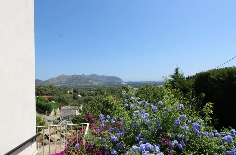 3 bedroom Villa for sale in Orba with garage - € 259,000 (Ref: 10111057)