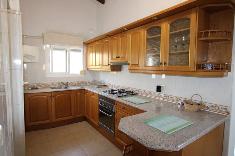 3 bedroom Villa for sale in Orba with garage - € 259,000 (Ref: 10111057)