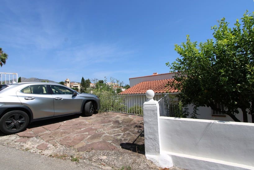3 bedroom Villa for sale in Orba with garage - € 259,000 (Ref: 10111057)