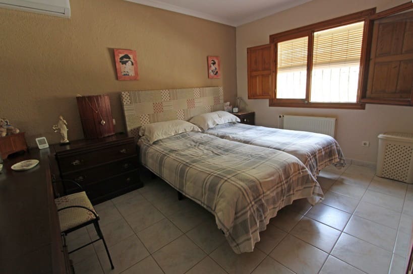 4 quarto Moradia para venda em Sanet i Negrals com piscina garagem - 450 000 € (Ref: 10120505)