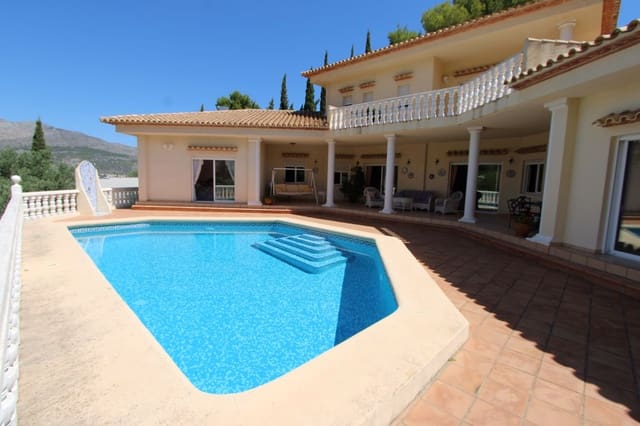 3 Zimmer Villa zu verkaufen in Orba mit Pool Garage - 750.000 € (Ref: 9029203)