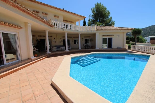 3 Zimmer Villa zu verkaufen in Orba mit Pool Garage - 750.000 € (Ref: 9029203)