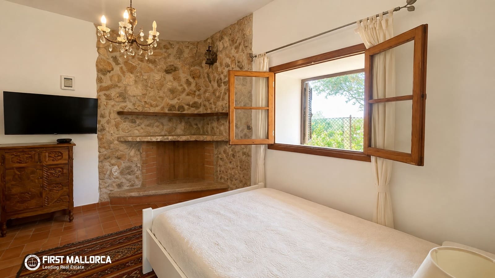 4 slaapkamer Finca/Landhuis te koop in Cala Llombards met garage - € 740.000 (Ref: 10004774)