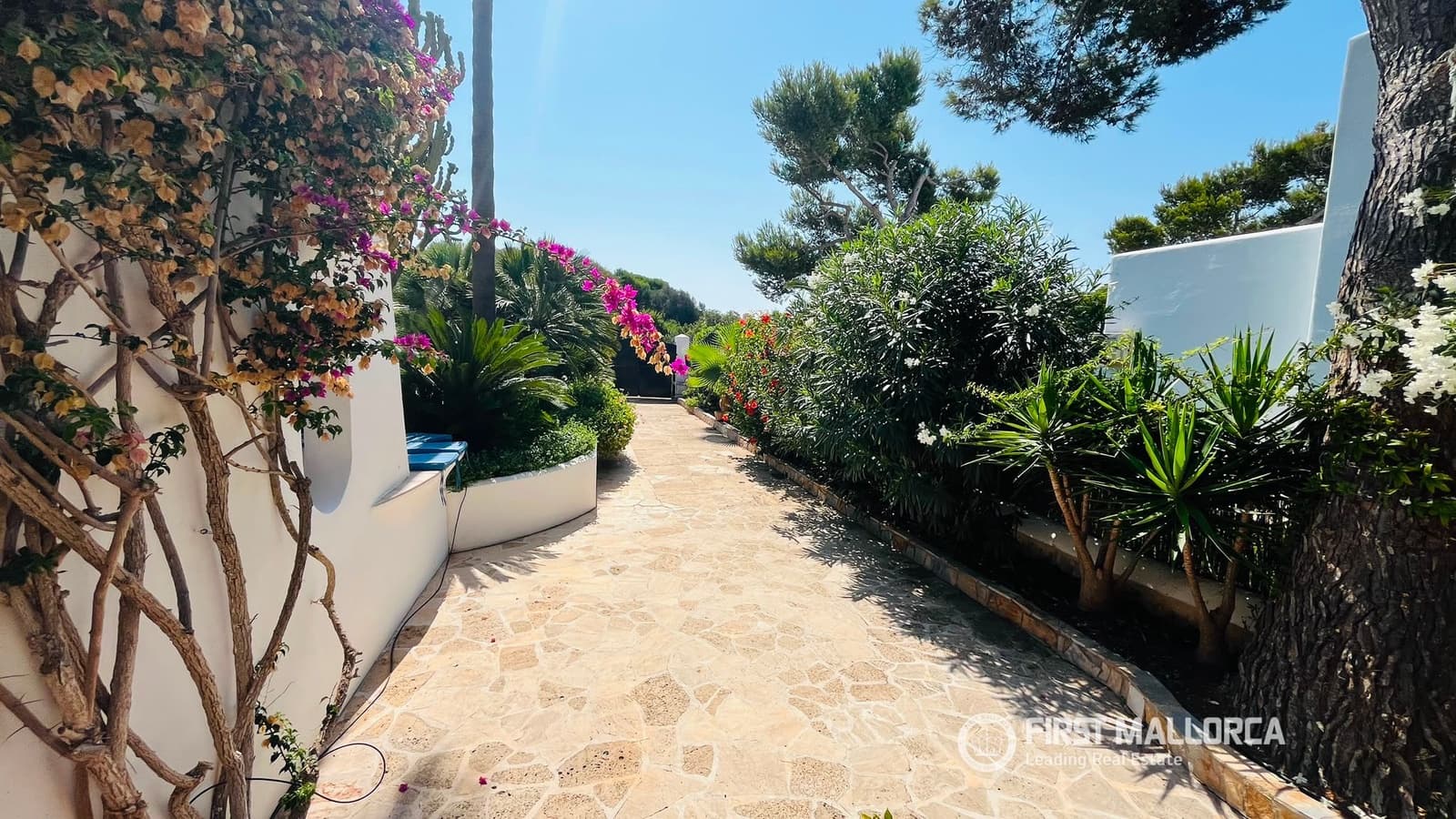 4 slaapkamer Villa te koop in Cala d'Or met zwembad garage - € 1.790.000 (Ref: 10008068)