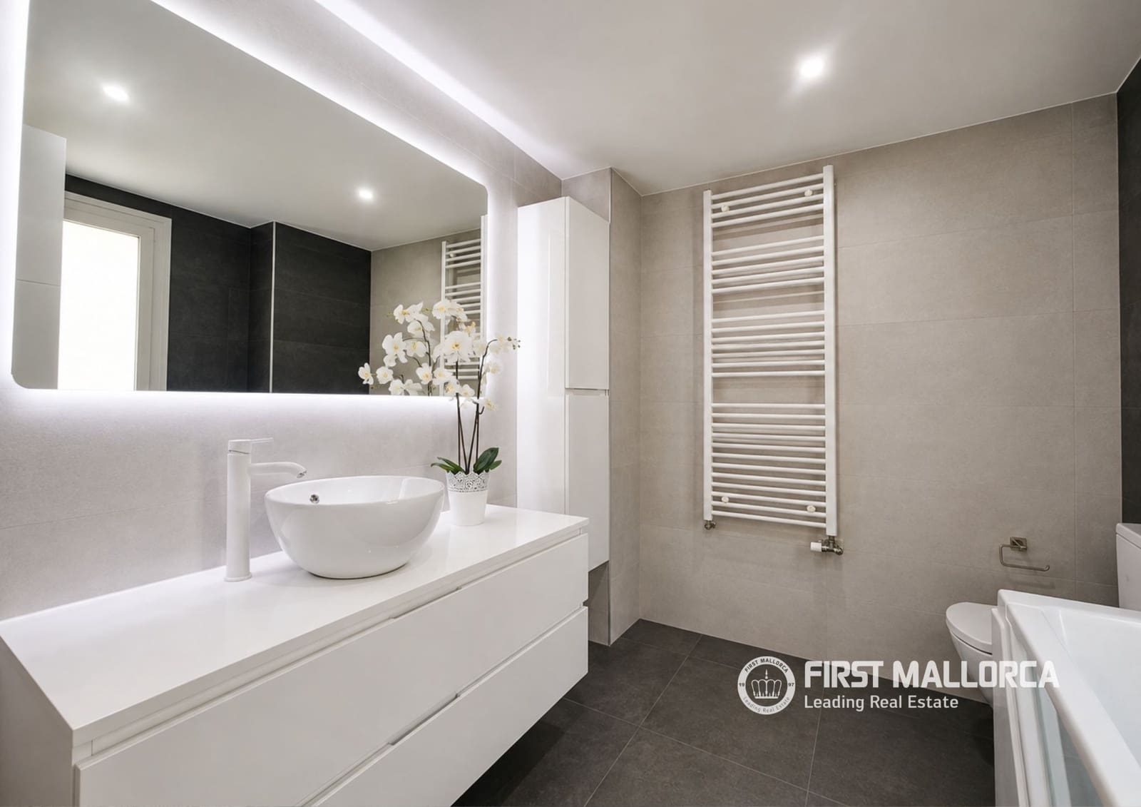 2 bedroom Apartment for rent in Palma de Mallorca with garage - € 2,000 (Ref: 10009918)