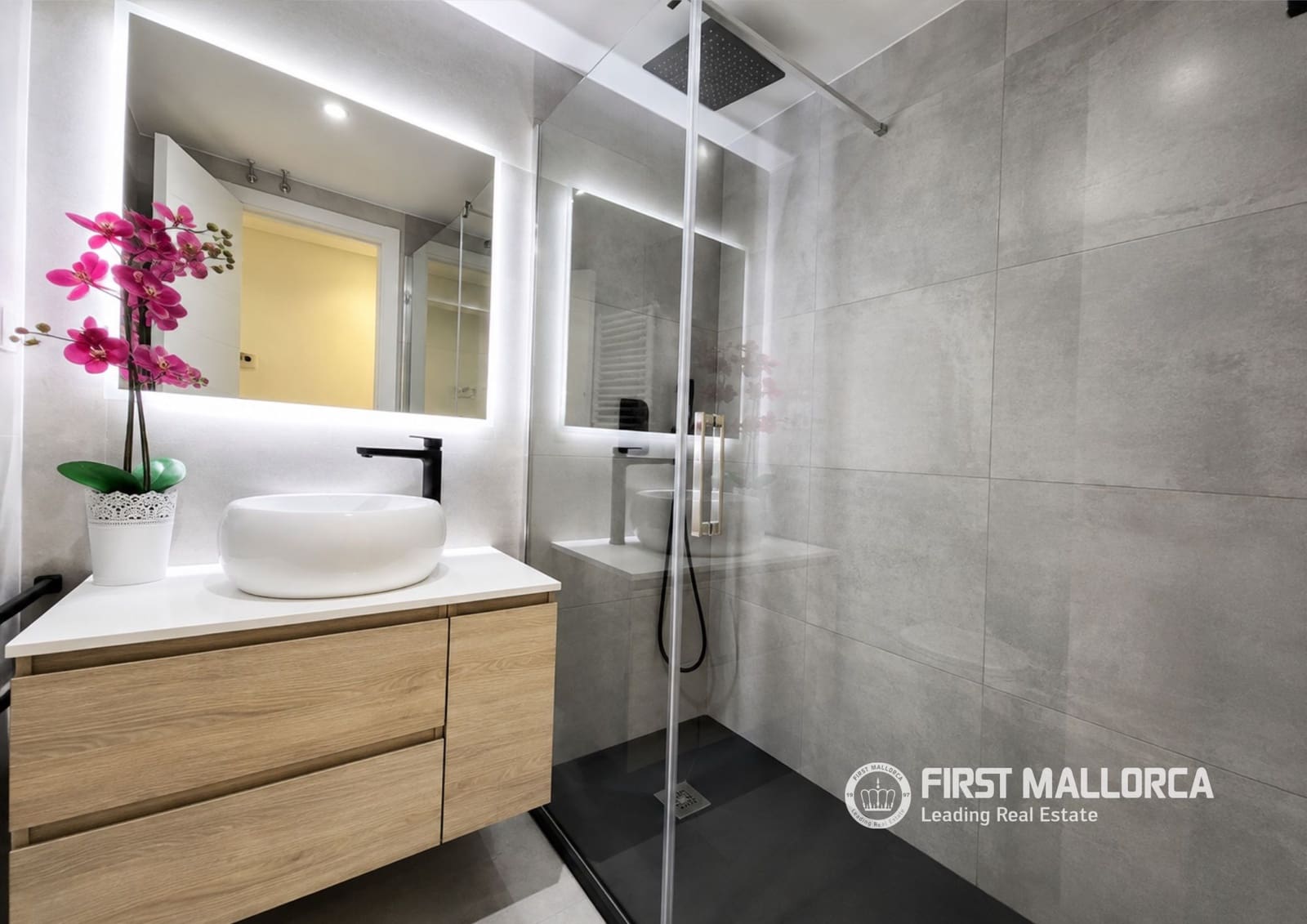 2 bedroom Apartment for rent in Palma de Mallorca with garage - € 2,000 (Ref: 10009918)
