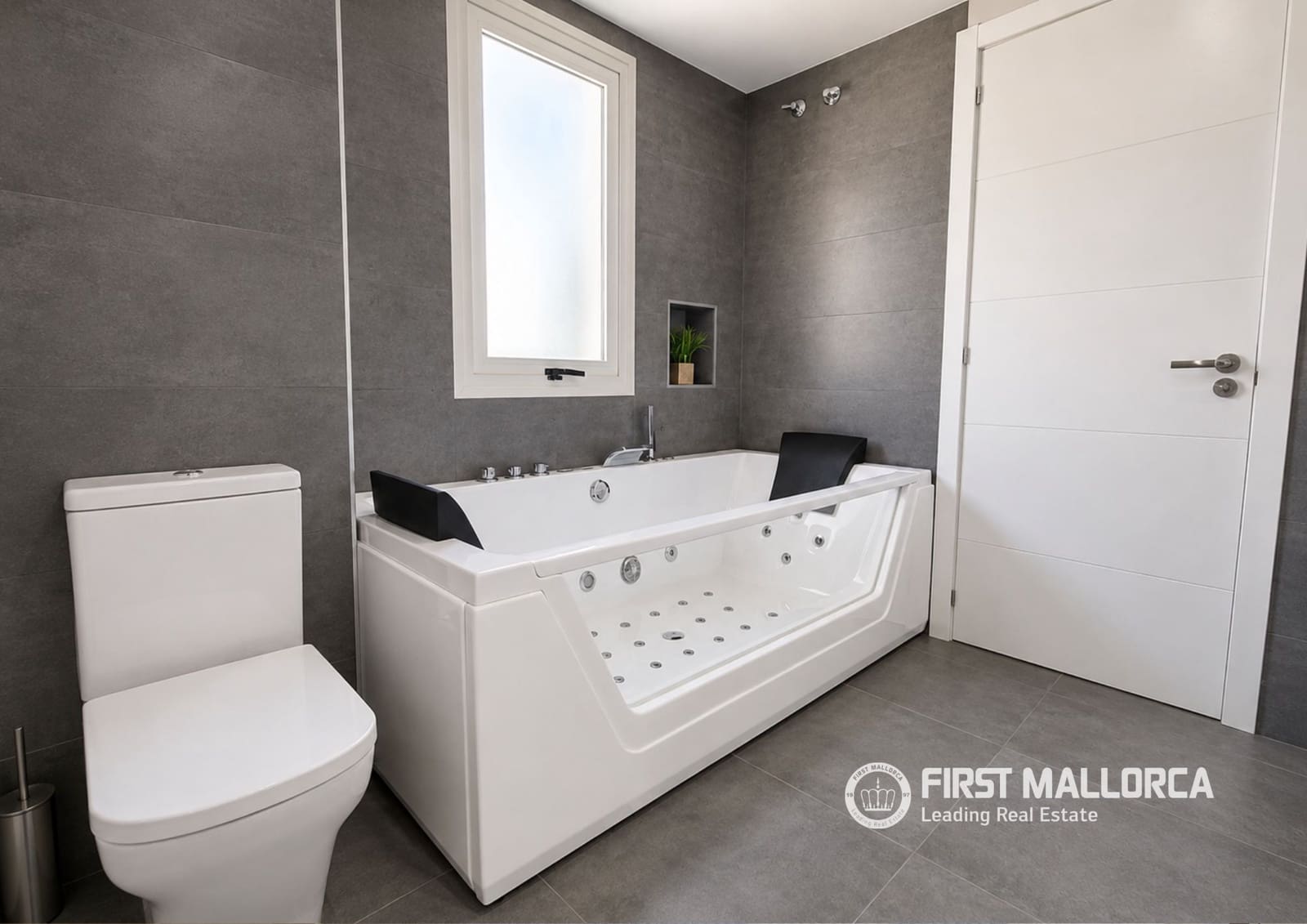 2 bedroom Apartment for rent in Palma de Mallorca with garage - € 2,000 (Ref: 10009918)