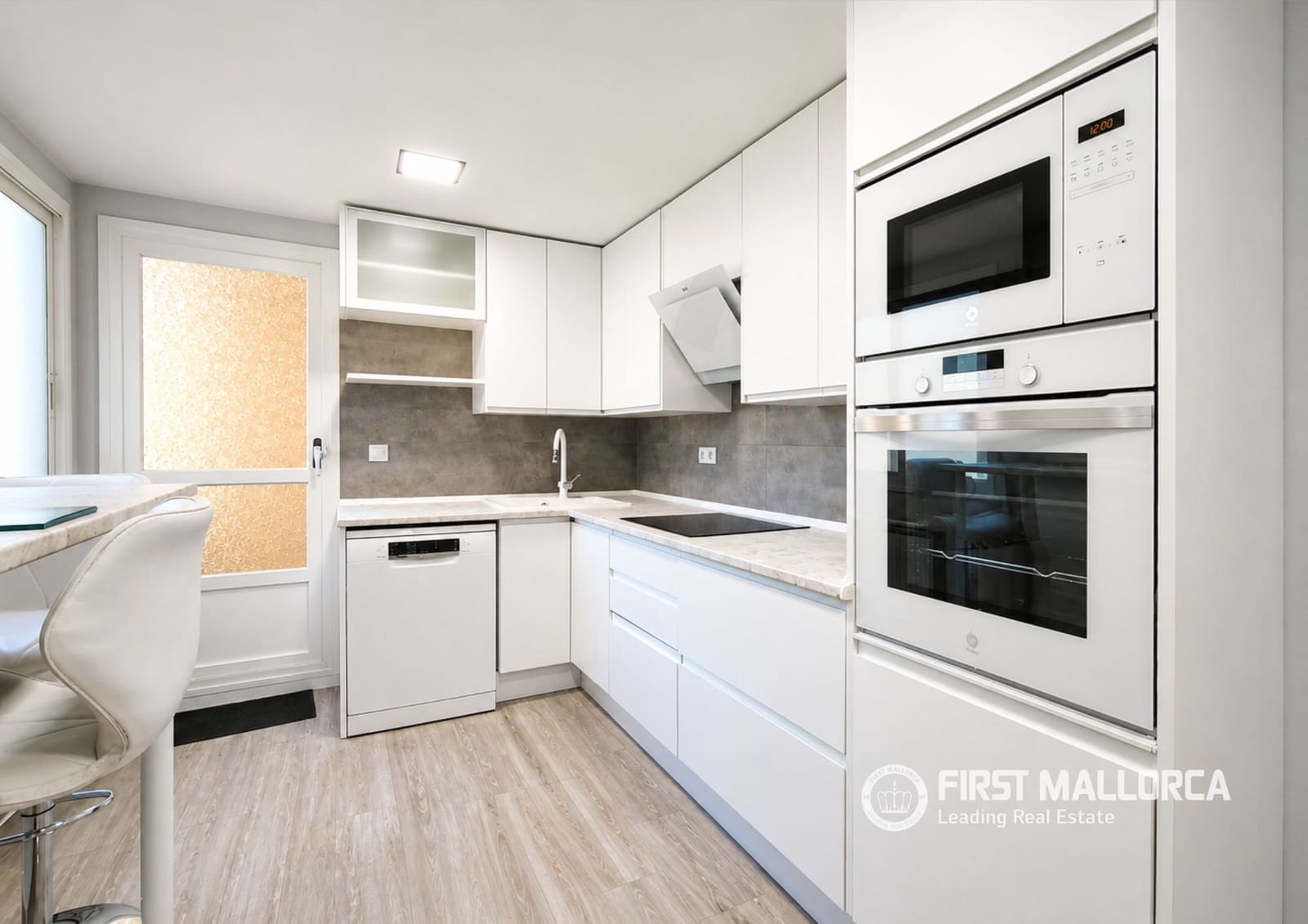 2 bedroom Apartment for rent in Palma de Mallorca with garage - € 2,000 (Ref: 10009918)