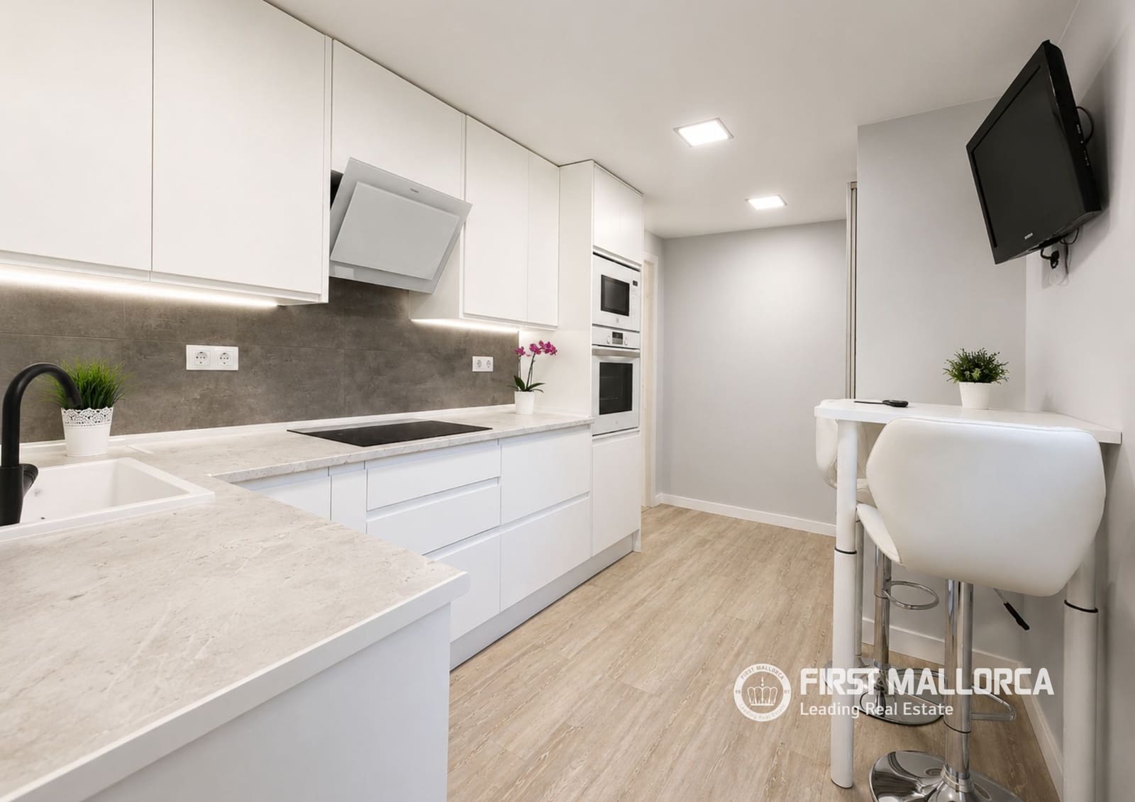 2 bedroom Apartment for rent in Palma de Mallorca with garage - € 2,000 (Ref: 10009918)