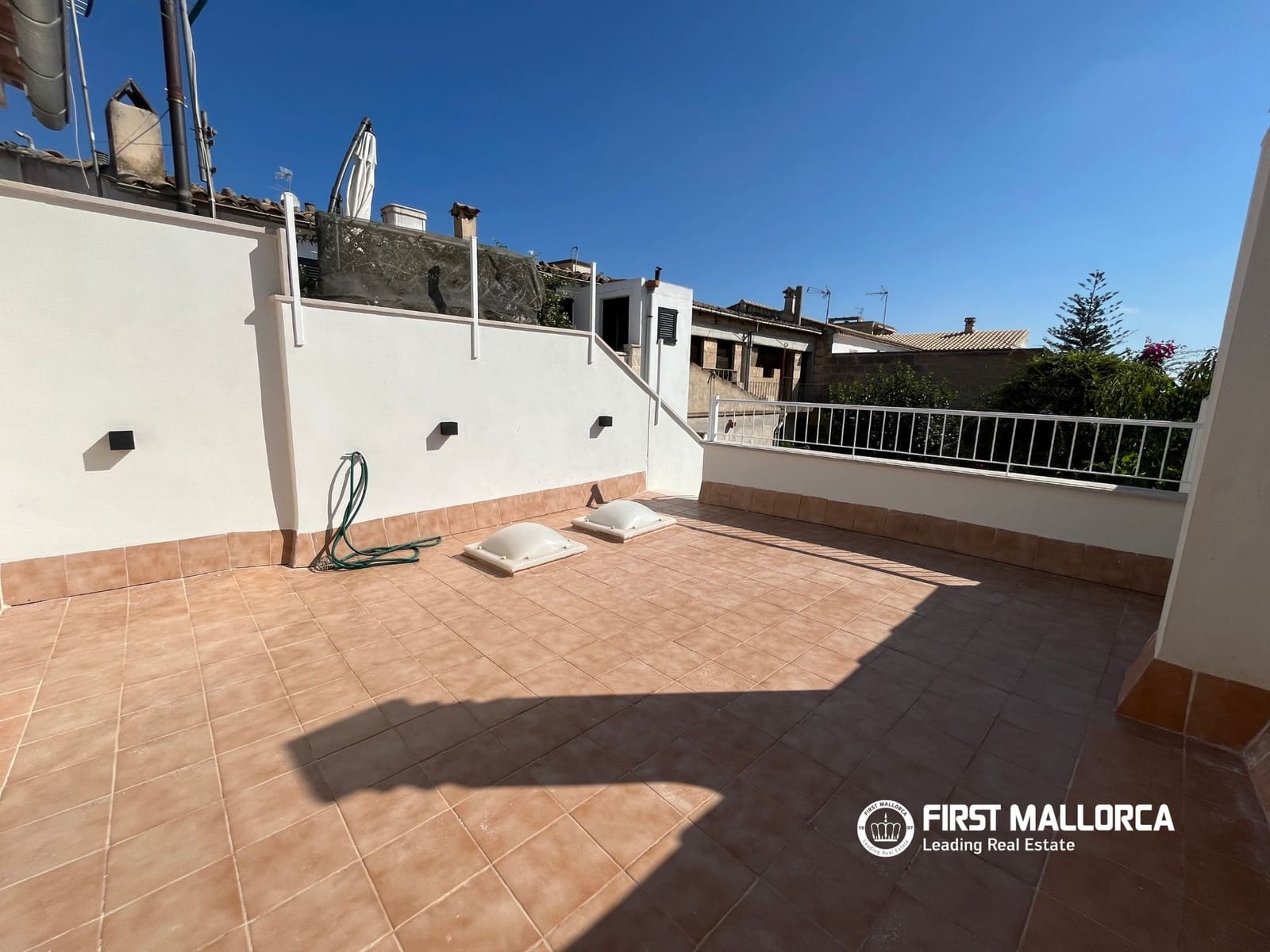 3 sovrum Hus att hyra i Consell - 2 300 € (Ref: 10012608)