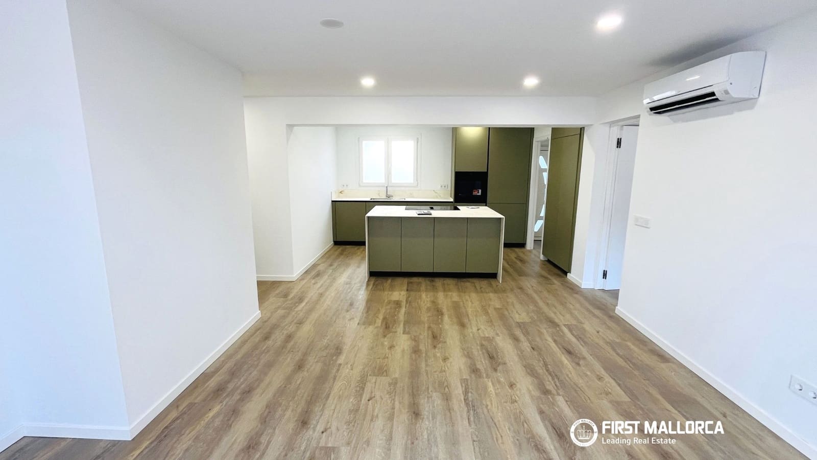 3 quarto Apartamento para arrendar em Portocolom - 2 000 € (Ref: 10019825)