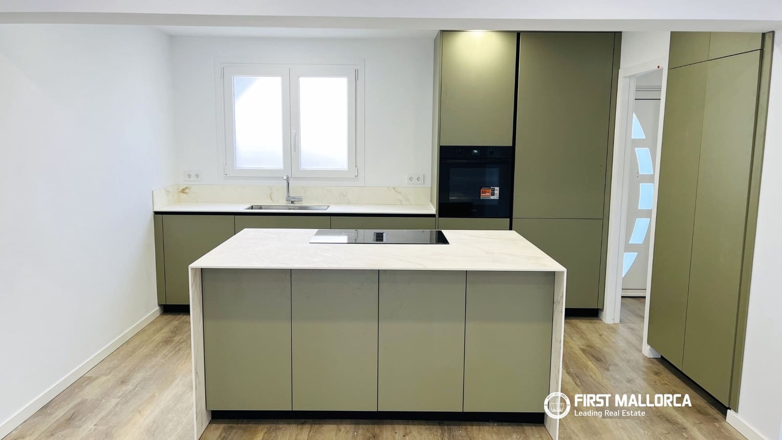 3 quarto Apartamento para arrendar em Portocolom - 2 000 € (Ref: 10019825)