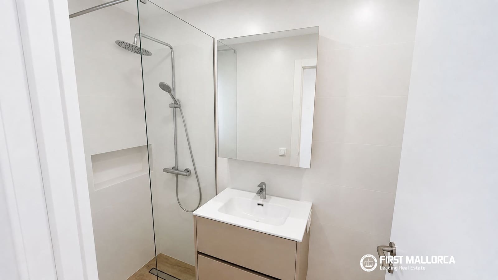 3 quarto Apartamento para arrendar em Portocolom - 2 000 € (Ref: 10019825)
