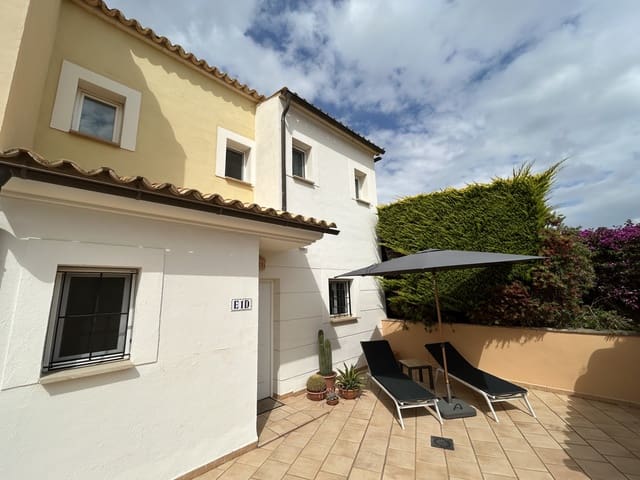 2 chambre Villa/Maison Mitoyenne à vendre à Es Camp De Mar / El Camp De Mar, Andratx avec piscine garage - 710 000 € (Ref: 10019826)