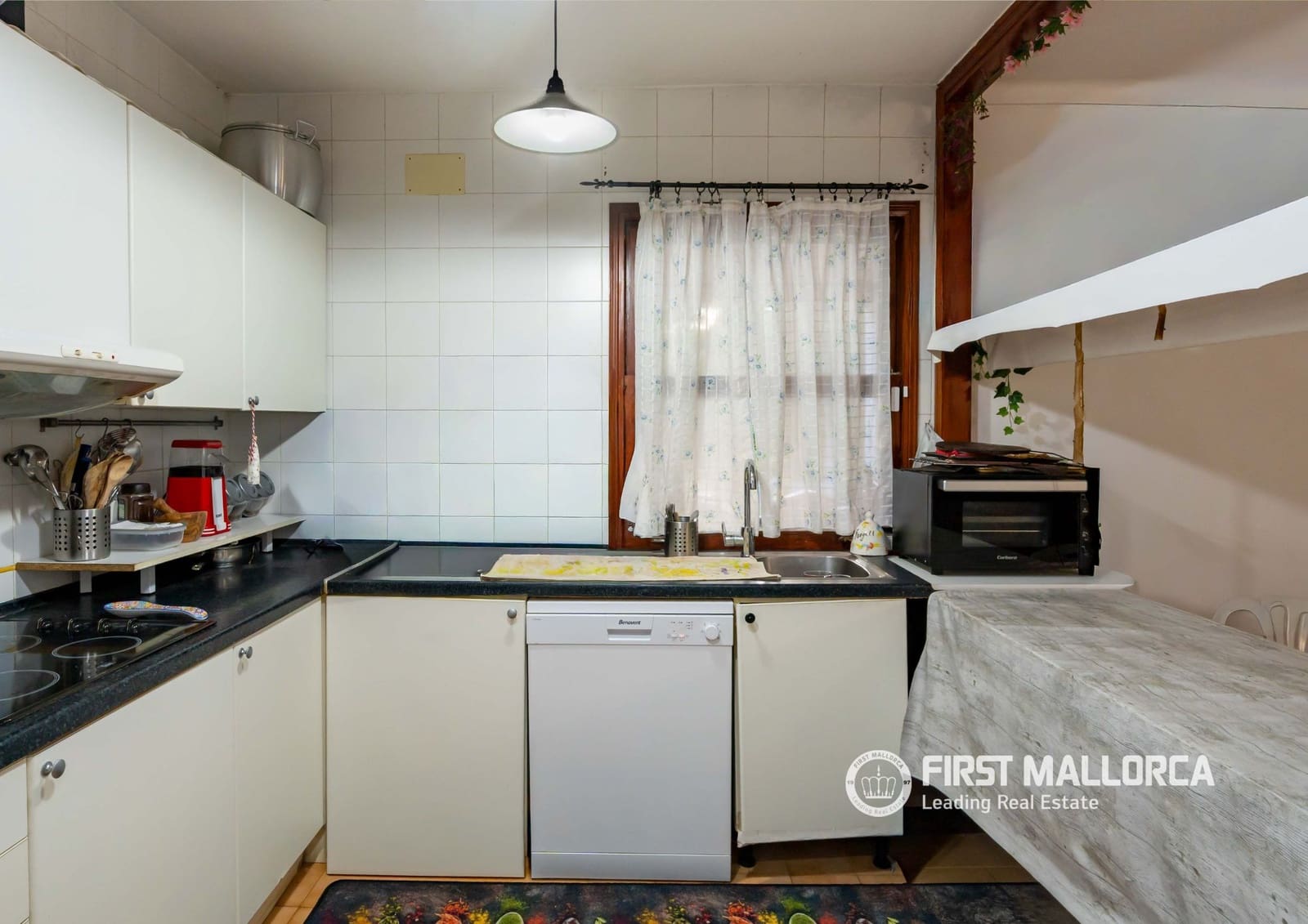 7 makuuhuone Maalaistalo myytävänä paikassa Alaro mukana 
autotalli - 2 200 000 € (Ref: 10026568)