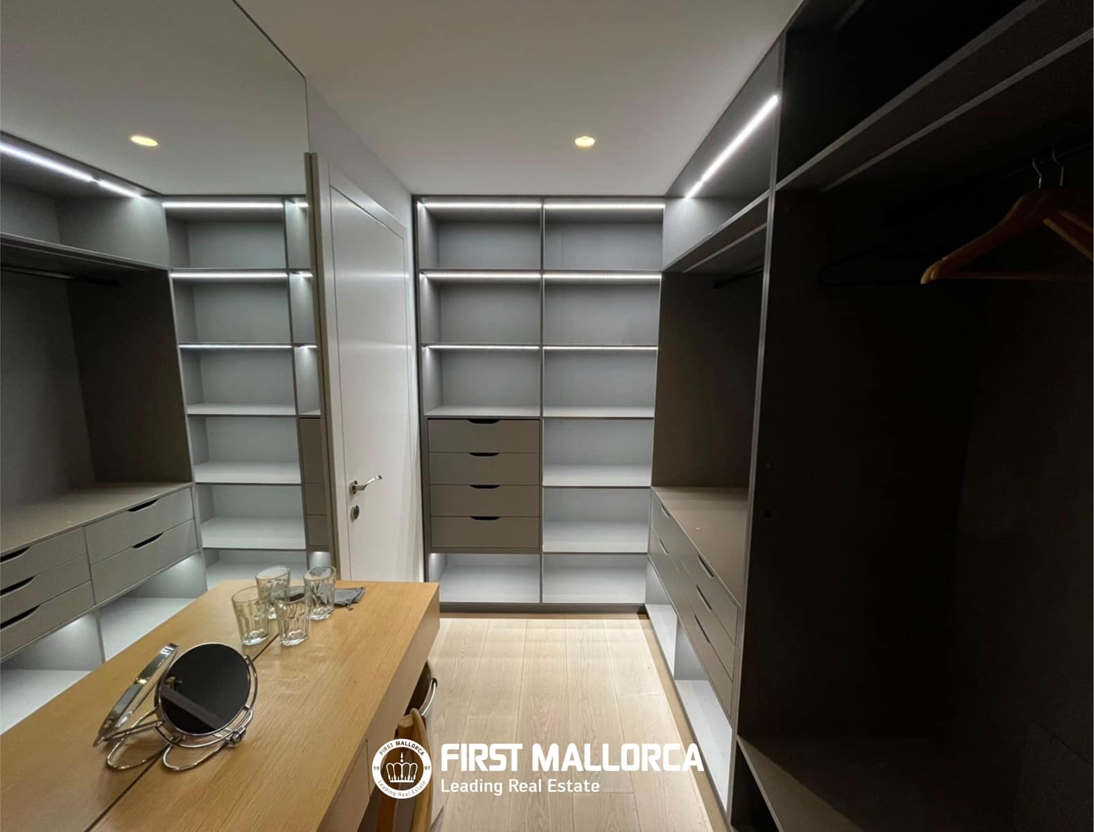 Appartement de 3 chambres à louer à Palma de Mallorca avec piscine garage - 4 000 € (Ref: 10030870)