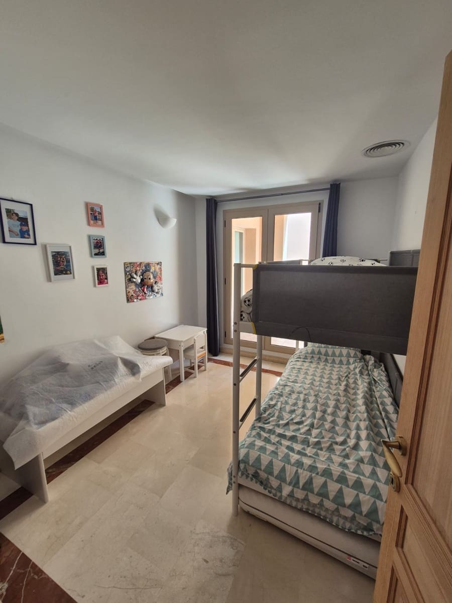 3 sovrum Lägenhet att hyra i Santa Ponsa med pool garage - 2 800 € (Ref: 10030871)