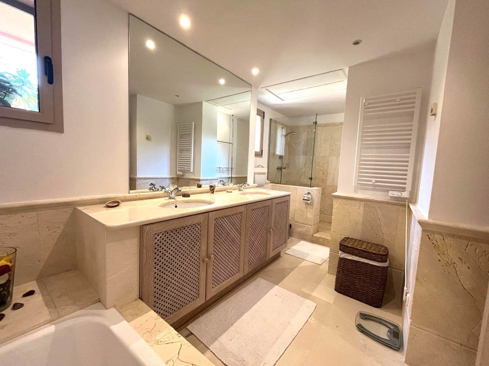 3 sovrum Lägenhet att hyra i Santa Ponsa med pool garage - 2 800 € (Ref: 10030871)