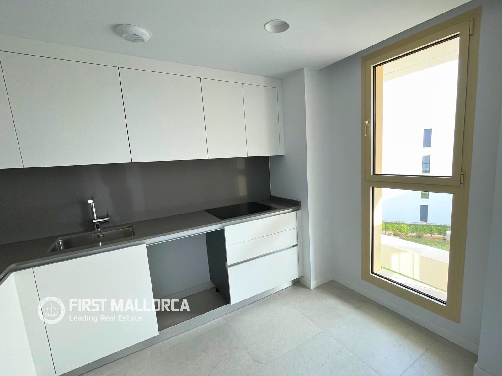 Apartamento de 3 habitaciones en Magalluf en alquiler con piscina garaje - 3.500 € (Ref: 10035772)