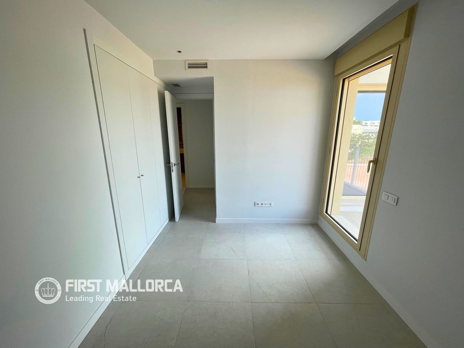 Apartamento de 3 habitaciones en Magalluf en alquiler con piscina garaje - 3.500 € (Ref: 10035772)