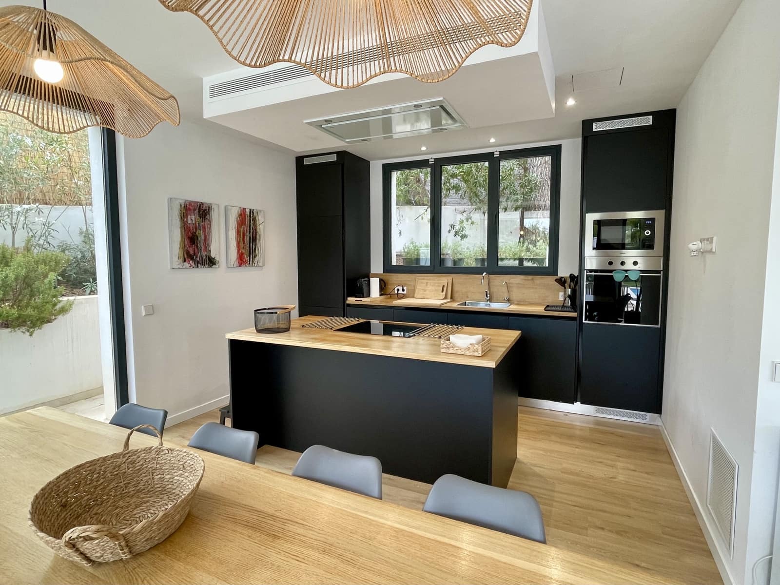 6 bedroom Villa for rent in Santa Ponsa with pool garage - € 12,000 (Ref: 10035774)