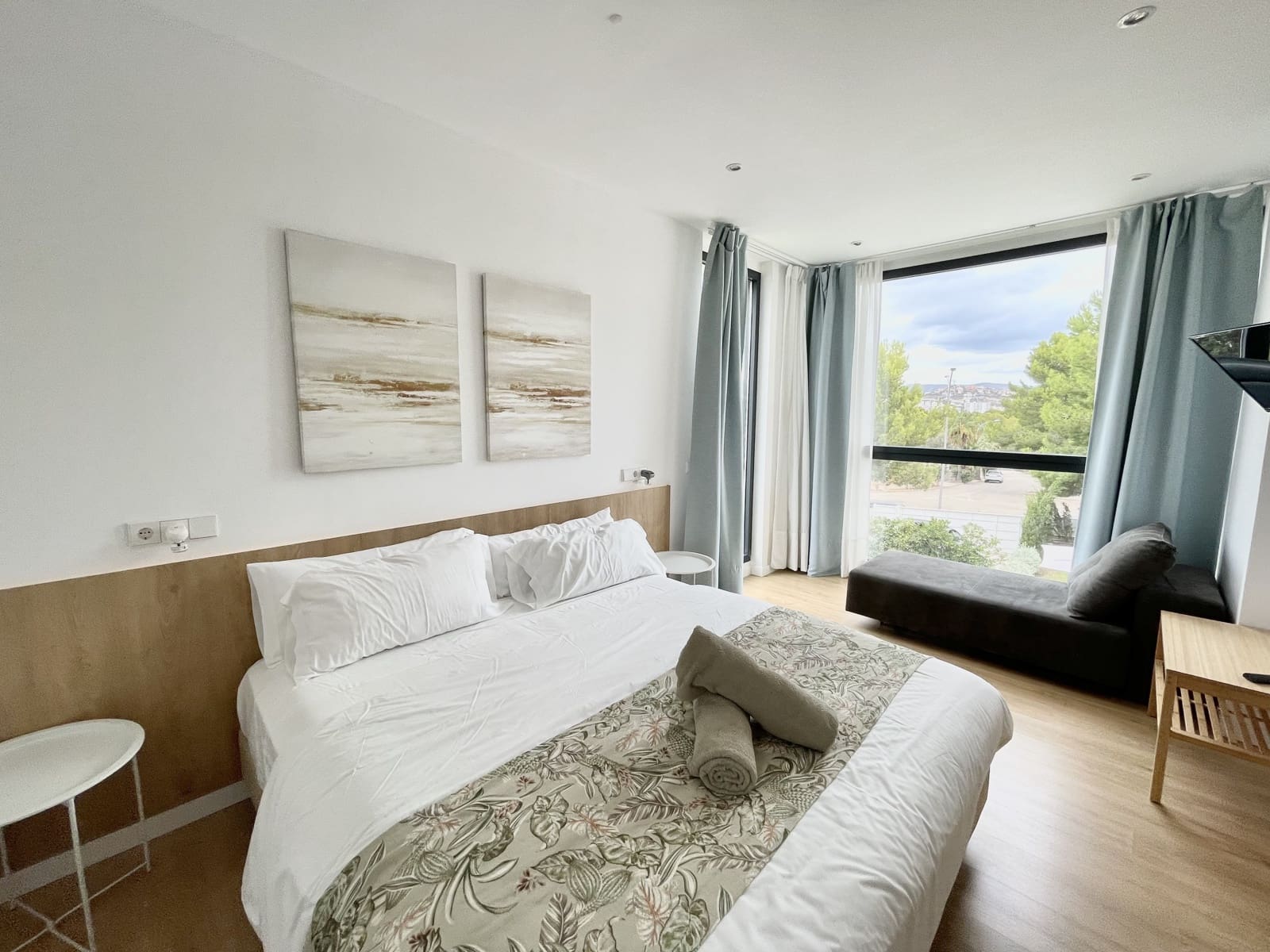 6 bedroom Villa for rent in Santa Ponsa with pool garage - € 12,000 (Ref: 10035774)