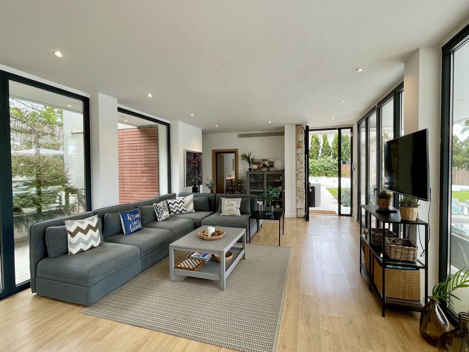 6 bedroom Villa for rent in Santa Ponsa with pool garage - € 12,000 (Ref: 10035774)