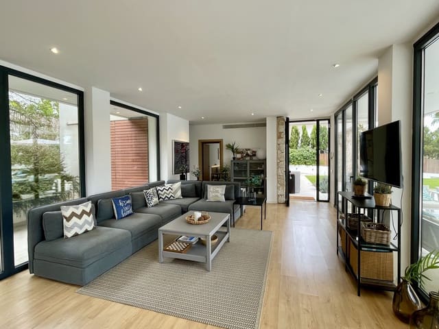 6 bedroom Villa for rent in Santa Ponsa, Calvià with pool garage - € 12,000 (Ref: 10035774)